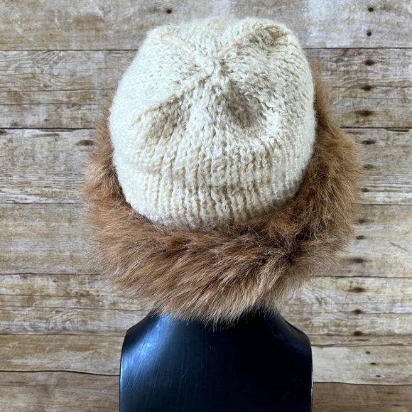 One Size Womens Beanie with Faux Fur Trim - Picture 7 of 7